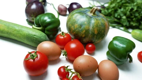Assorted Fresh Vegetables and Eggs on White Background, A variety of fresh .. 库存影片 305060679