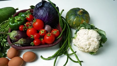 Assorted Fresh Vegetables in a Basket Footage, A basket filled with fresh v.. Vídeo Stock 305033136