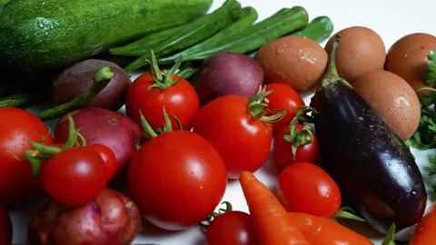 Assorted Fresh Vegetables on White Background, A colorful assortment of fre.. Vídeos de archivo 305032520