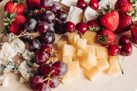 Assorted fruit and cheese plate.Close-up of delicious food plate Foto stock