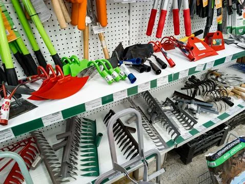 Assorted gardening tools and hand tools display in hardware store Stockfoto's
