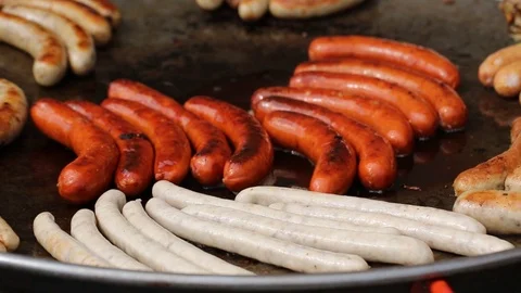 Assorted German sausages in large frying pan at Oktoberfest. Stock Footage 127526218