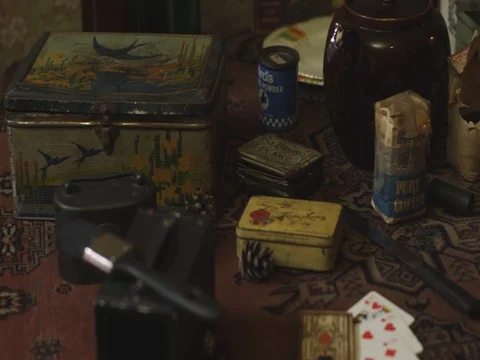 Assorted items displayed on a table in a 19th Century Back to Back House Vidéo 71294136