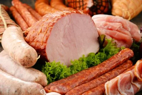 Assorted meat products including ham and sausages. Foto stock