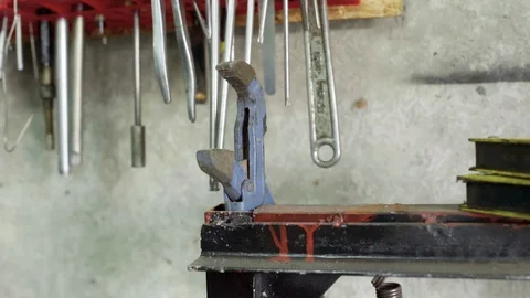 Assorted mechanical tools overview Vídeos de archivo 128921999