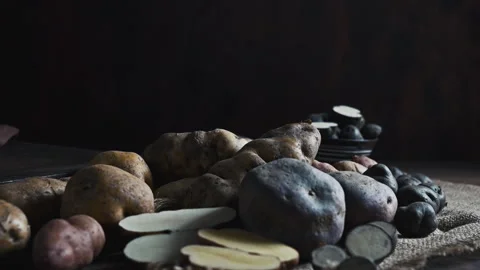 Assorted native Peruvian potatoes and purple chips in a rustic setting. Vídeos de archivo 344986571
