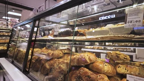 Assorted pastry and bread arranged on tray selling at bakery shop. Видео 285007092