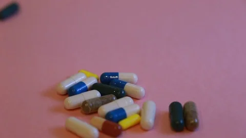 Assorted pharmaceutical medicine pills, tablets and capsules and bottle on pi 動画素材 113418576