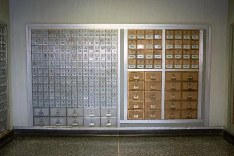 Assorted sized vintage mail boxes on a wall Foto stock