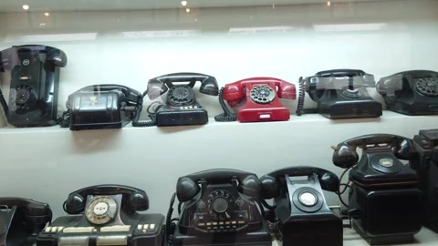 Assorted Vintage Telephones Display Stockbeeldmateriaal 334136434