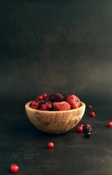 Assorted wild red berries in a Cup 스톡 사진