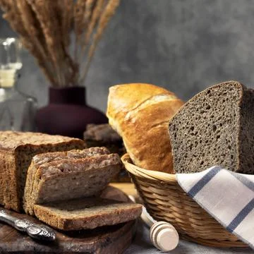 Assortment of bread in a wicker basket 库存照片