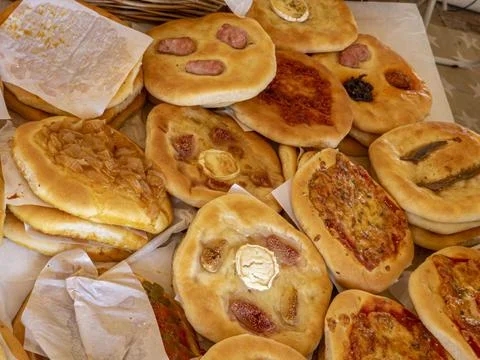 Assortment of flatbreads topped with sausage, figs, goat cheese, caramelize.. Stock Photos