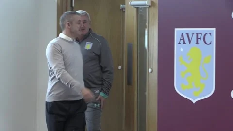 Aston Villa v Wolves: Steve Bruce press conference Vídeo Stock 148661772
