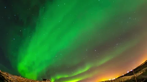 Astonishing seamless loop of the enchanting Aurora Borealis lights, perfect for 動画素材 334659093