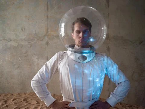 An astronaut on a desert planet alone, an explorer on a distant planet, Foto stock