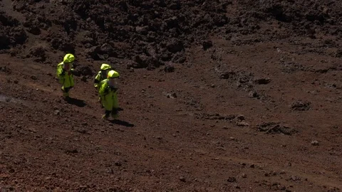Astronaut walking in mars simulated landscape 動画素材 93533087