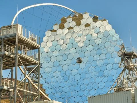 Astronomical telescope with mirrored elements 스톡 사진