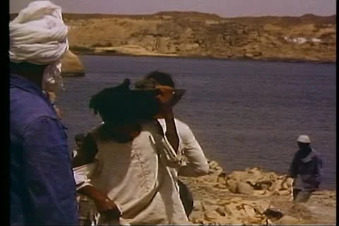 ASWAN, EGYPT, 1977, The Temple of Philae being rebuilt, concert in baskets Vídeos de archivo 10740328