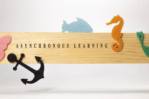 Asynchronous learning is written on a wooden patterned surface. Education and Foto stock