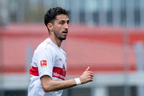 Atakan Karazor (VfB Stuttgart, 16) hebt zufrieden den Daumen, GER, VfB Stu... Stock Photos