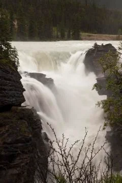 Athabasca Falls on a Cloudy Day Foto stock