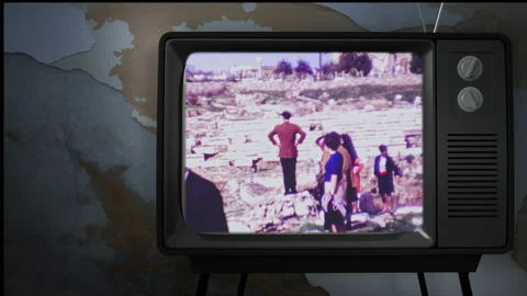 Athens, Greece - 1968 circa: Simulation of an amateur video projection on a 1 Vídeo Stock 201024543