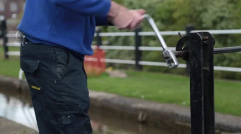 Atherstone canal lock keeper Stock Footage 65720381