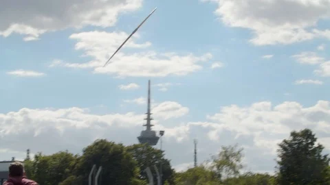 Athlet Throwing Spear on Grass Field Vídeos de archivo 111755560