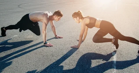 Athlete Couple Workout Видео 112448242