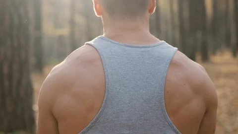 Athlete Doing Arm Exercises. Vídeos de archivo 120650210
