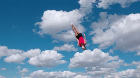 Athlete jumps on trampoline on background of clouds 4K 库存影片 57139454