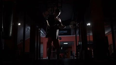 The athlete is lifting a weight 库存影片 70967644