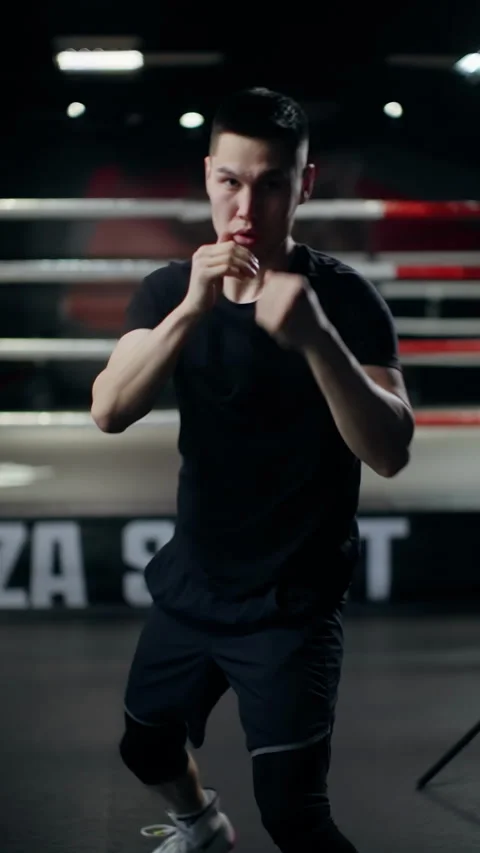 The athlete makes punches in the direction of the camera. Vertical video, slow Stock Footage 260124645