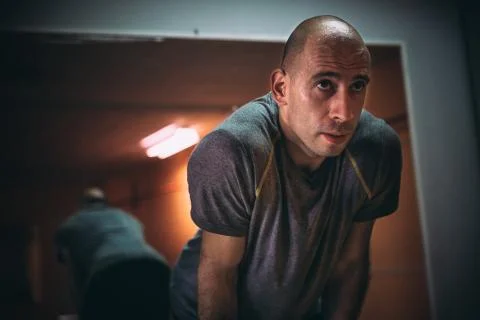 Athlete man resting between exercises. Stock-Fotos