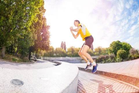 Athlete performing jumps during functional train Stockfoto's