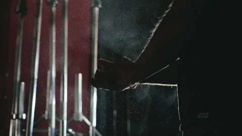 Athlete is preparing to lift the bar Vidéo 87088567