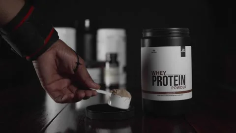 Athlete preparing a whey based drink for muscle growth 库存影片 330189463