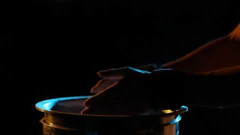 The athlete is rudding chalk on hands 6 Video stock 309556908