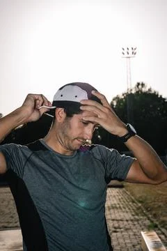 Athlete runner preparing for track training on sunny day Foto stock