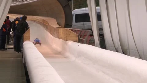 The athlete on the sledge goes down on a bobsleigh track 스톡 동영상 98215247
