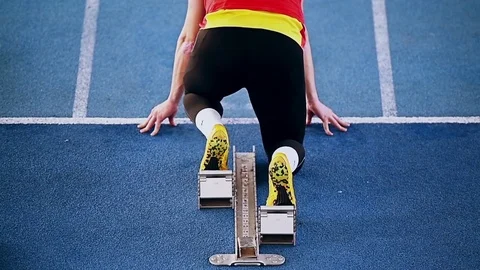 Athlete at the starting block in the track and field competition Vidéo 72965421