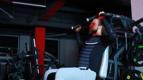 Athlete swinging on the simulator. 스톡 동영상 91159302