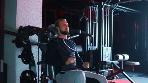 Athlete swinging on the simulator. 스톡 동영상 91598025