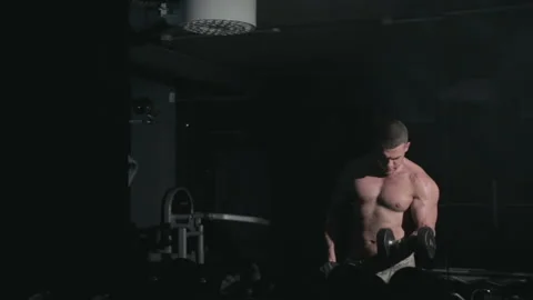 The athlete swings his biceps Stockbeeldmateriaal 93255033