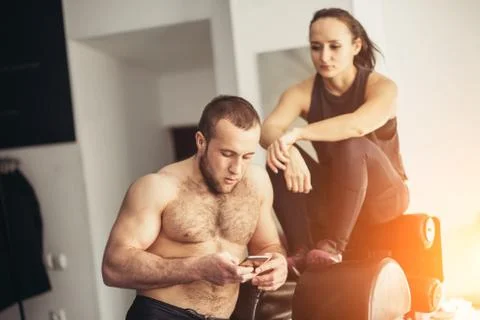 Athlete using mobile phone app fitness tracker for tracking weight loss progress Foto stock