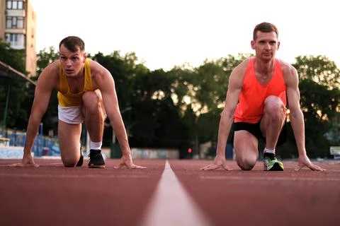 Athletes at a low start Foto stock