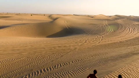 Athletes run in the desert 스톡 동영상 130903402