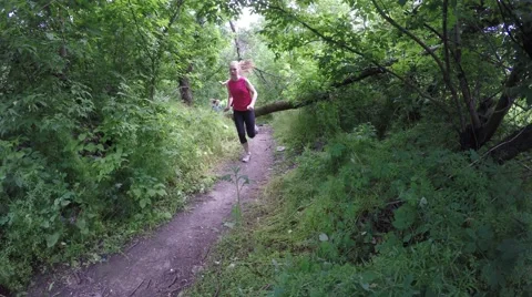 Athletes running competition on the rough terrain. Video stock 50650807