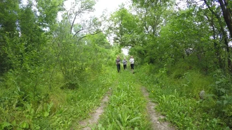 Athletes running competition on the rough terrain. Stock-Footage 50650952